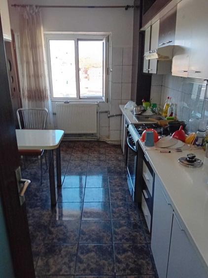 Apartament cu 4 camere decomandat în Exterior Vest