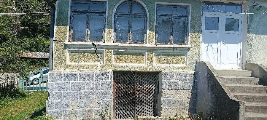 Casă cu 4 camere cu Teren 6253 Mp în Perișani