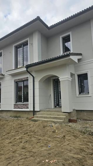 Casă cu 5 camere cu Teren 345 Mp în Central