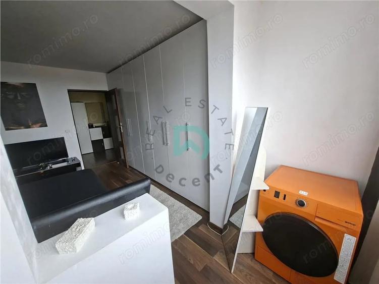 Apartament cu 3 camere decomandat în Calea București
