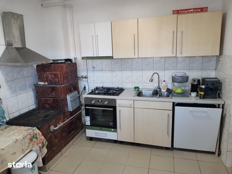 Casă cu 5 camere cu Teren 1000 Mp în Comarnic