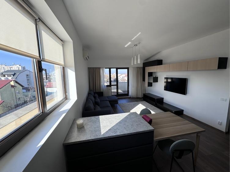 Apartament cu 2 camere semidecomandat, mobilat în Bucureștii Noi