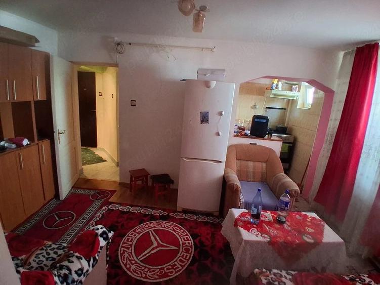Apartament cu 3 camere semidecomandat în Trivale