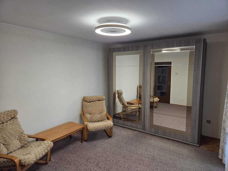 Apartament cu 4 camere decomandat în Central