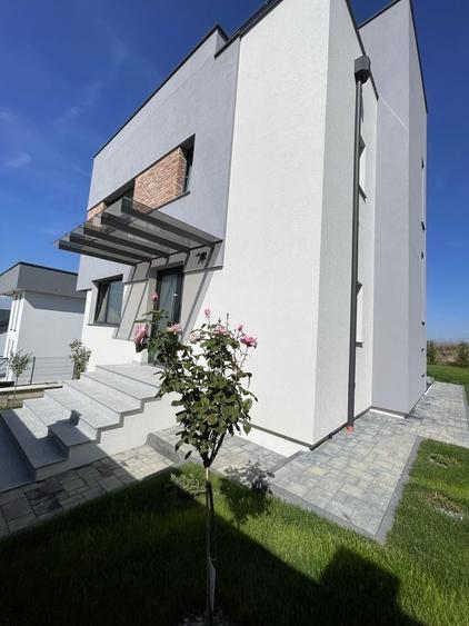 Casă cu 4 camere în Dezmir
