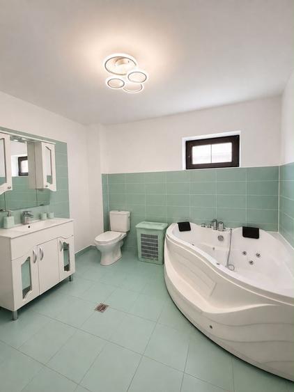 Casă cu 5 camere cu Canalizare în Central