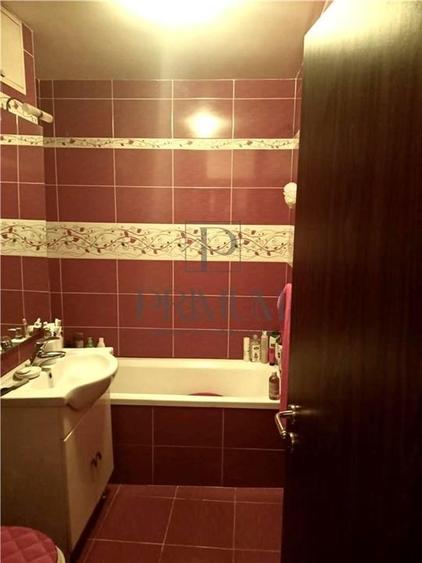 Apartament cu 4 camere decomandat, mobilat în Aradului