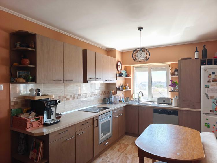 Apartament cu 4 camere decomandat în Dacia