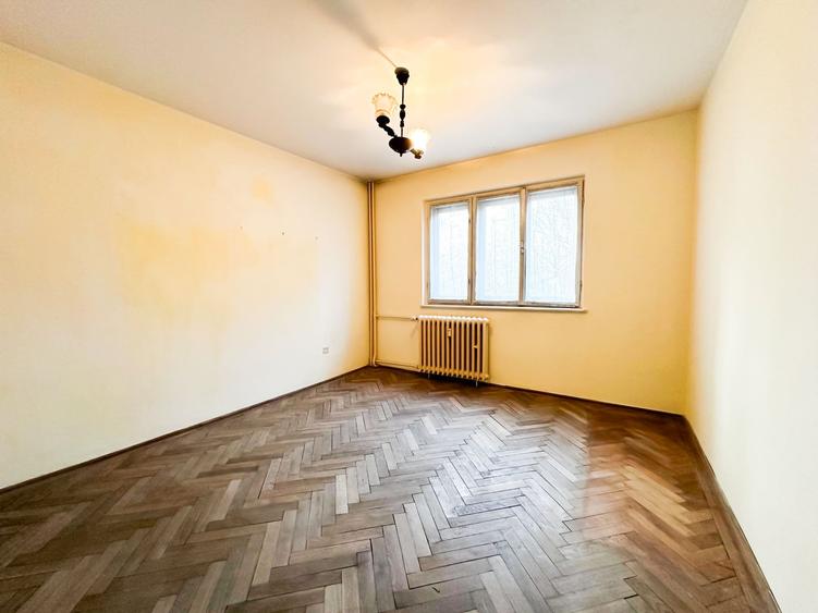 Apartament cu 4 camere decomandat în Republicii