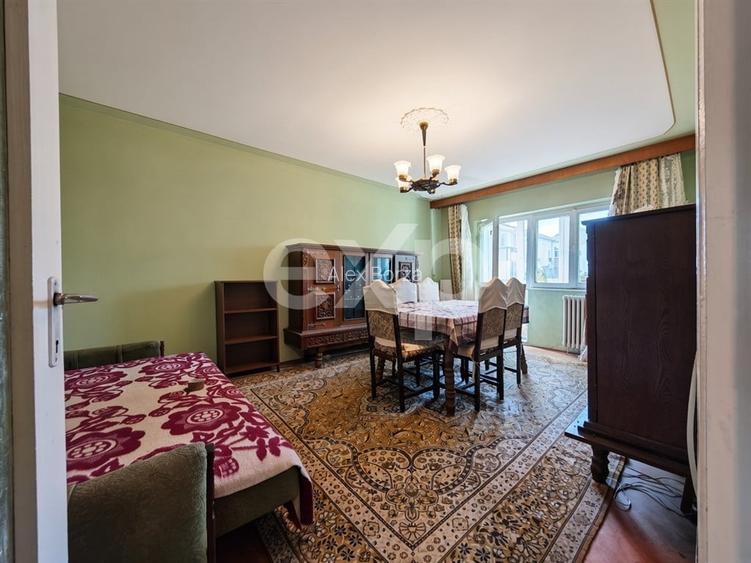 DE VANZARE apartament 3 camere, complet decomandat, zona Bucovina
