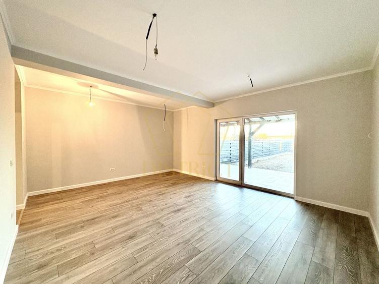 Duplex cu 4 camere cu Canalizare în Remetea Mare