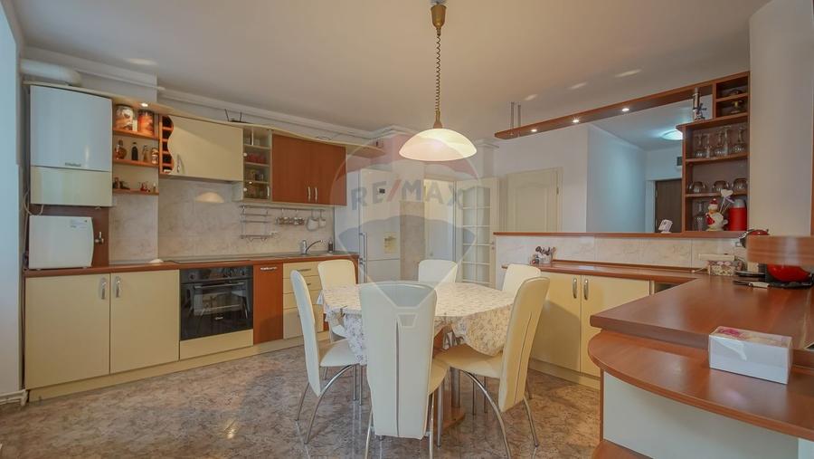 Apartament cu 3 camere decomandat, mobilat în 13 Decembrie