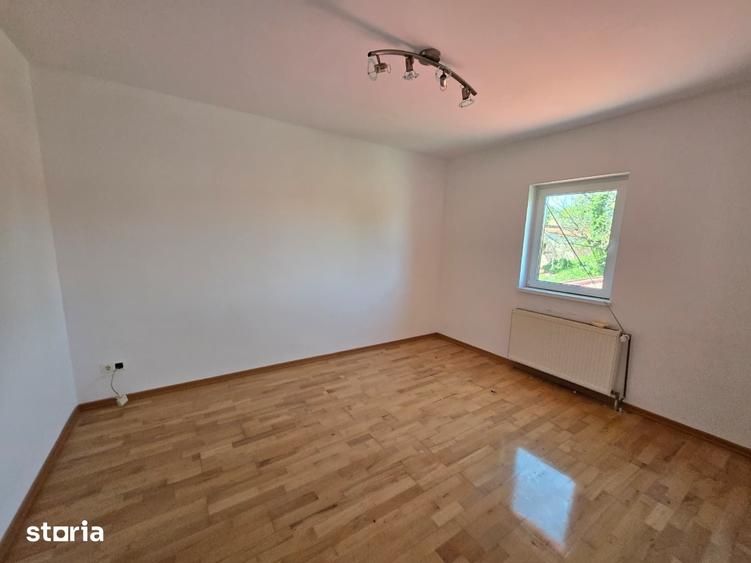 Casă cu 8 camere cu Teren 500 Mp în Elisabetin