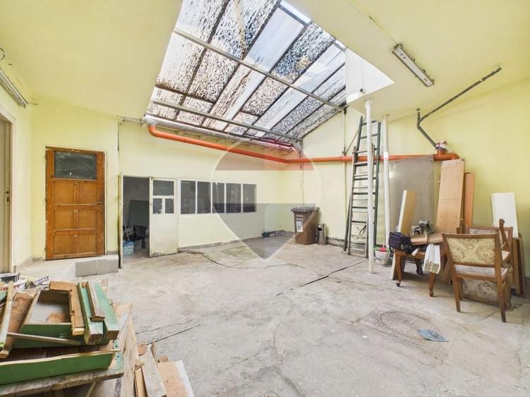 Casă cu 8 camere cu Teren 174 Mp în Nerva Traian