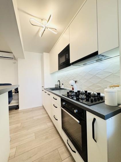 Apartament cu 3 camere semidecomandat, mobilat în Est