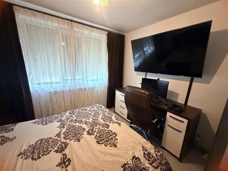 Apartament cu 3 camere decomandat, mobilat în Alexandru cel Bun