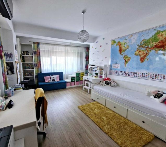 Apartament cu 3 camere decomandat în Sisești