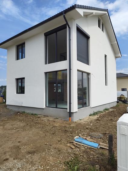 Casă individuală cu 4 camere cu Teren 310 Mp în Cristian