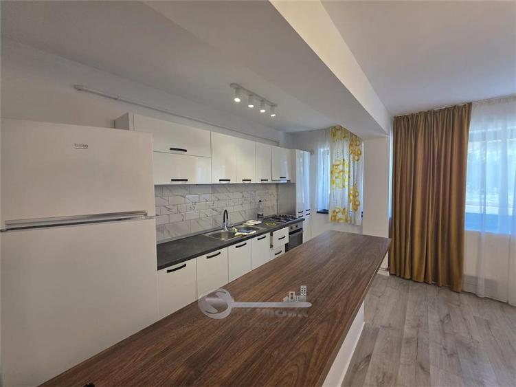 Apartament cu 3 camere decomandat, mobilat în Bucium