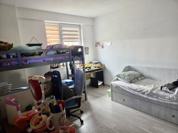 Apartament cu 3 camere decomandat, mobilat în Ampoi 3