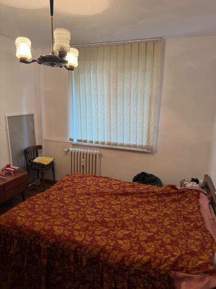 Apartament cu 4 camere semidecomandat în Lacul Tei