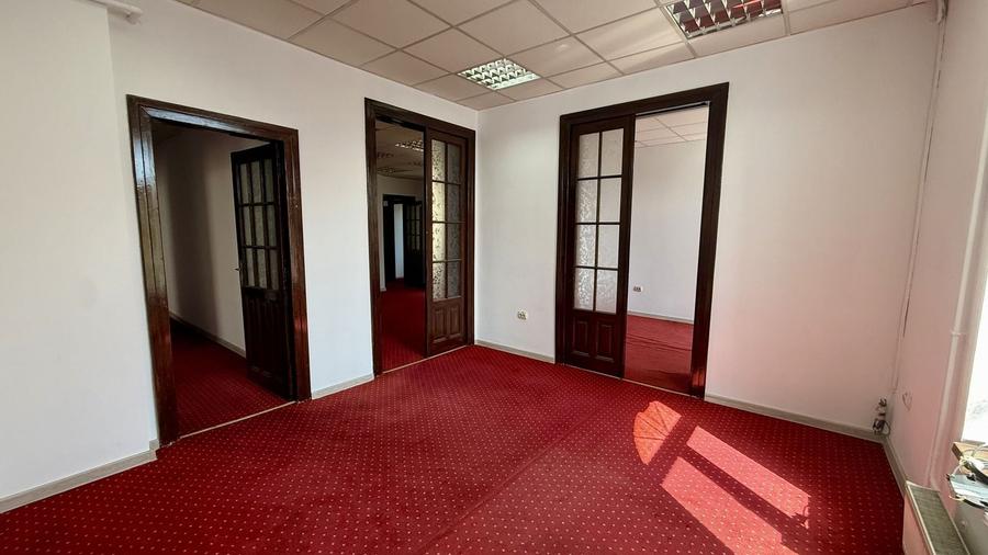 Birou, de 124 mp, în Romană