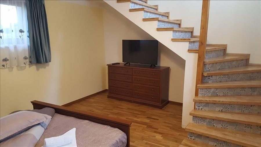 Casă cu 3 camere cu Canalizare în Periferie
