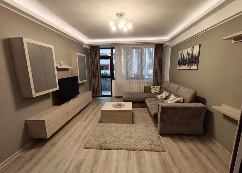 Apartament cu 3 camere decomandat, mobilat în Tractorul