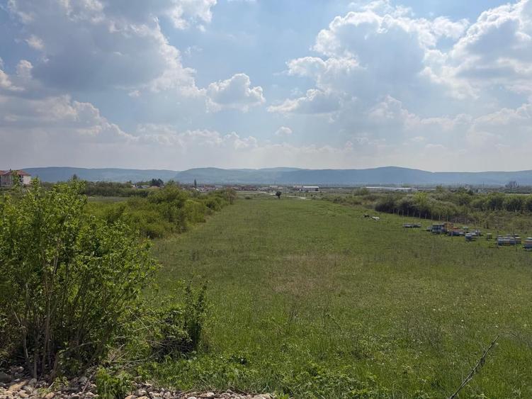 Teren Construcții intravilan de 5760 mp, în Periferie