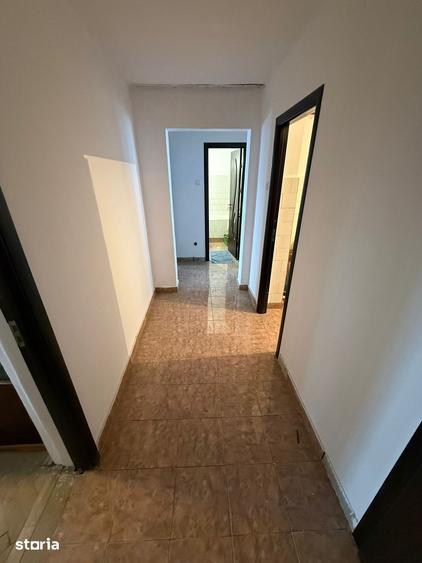 Apartament cu 3 camere decomandat în Calea București