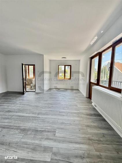 Casă cu 8 camere cu Teren 50 Mp în Vitan