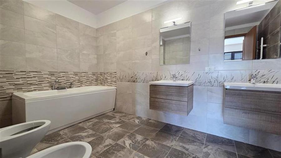 Apartament cu 3 camere decomandat în Dumbrăvița