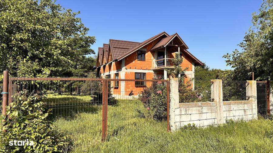 Casă cu 5 camere cu Teren 3631 Mp în Răcari