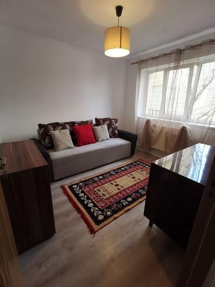 Apartament cu 2 camere semidecomandat în Traian
