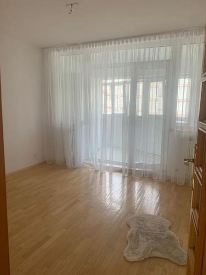 Apartament cu 3 camere decomandat, mobilat în Nerva Traian