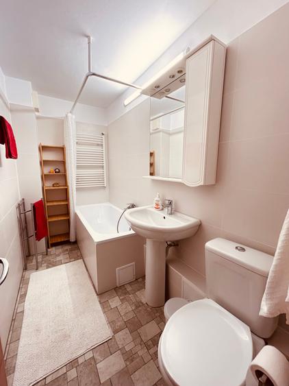 Apartament cu 3 camere decomandat în 13 Septembrie