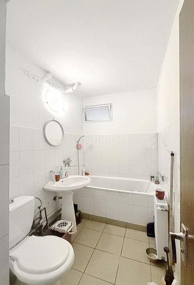 Apartament cu 3 camere semidecomandat în Județean