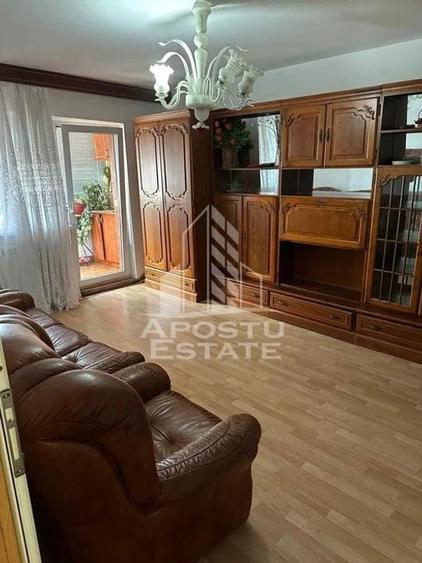 Apartament cu 3 camere decomandat în Girocului
