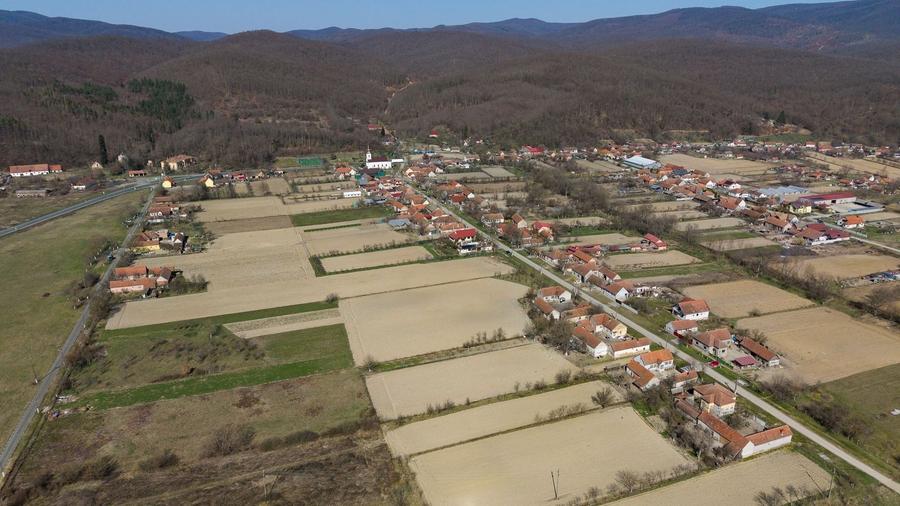 Teren Construcții intravilan de 2970 mp, în Odvoș