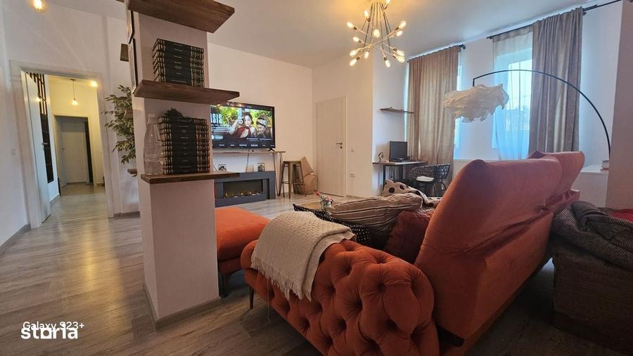 Apartament cu 4 camere decomandat în Titan
