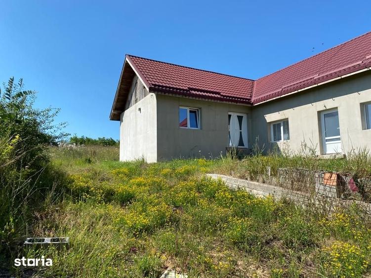Casă cu 4 camere cu Teren 1500 Mp în Ineu