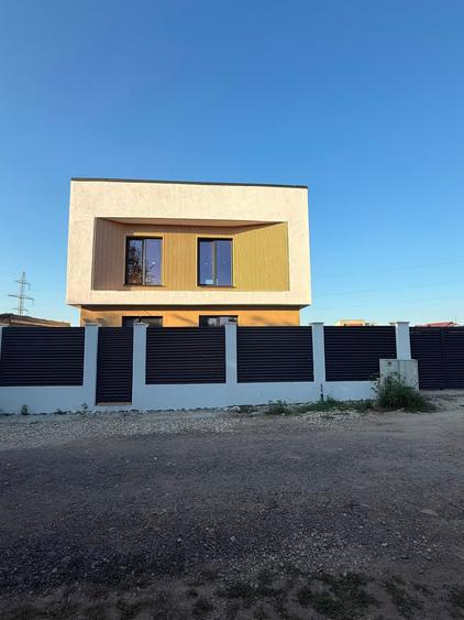Casă cu 4 camere cu Teren 200 Mp în Pantelimon