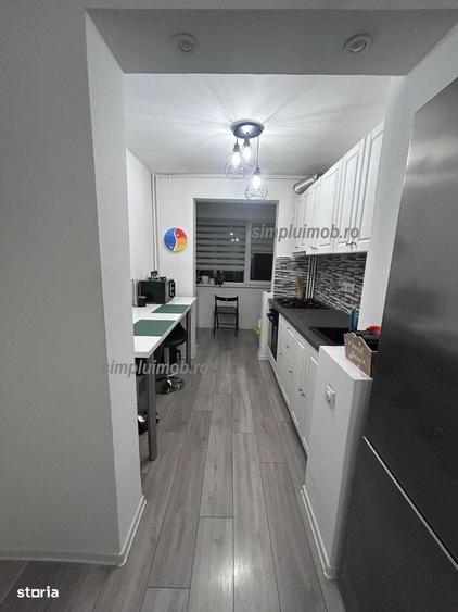 Apartament cu 3 camere decomandat în Titan