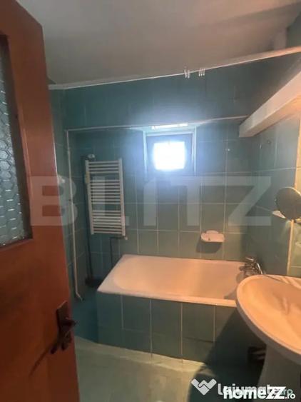 Apartament cu 4 camere decomandat în Central