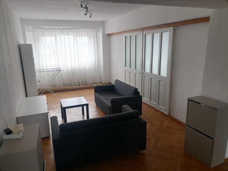 Apartament cu 4 camere decomandat în Exterior Vest