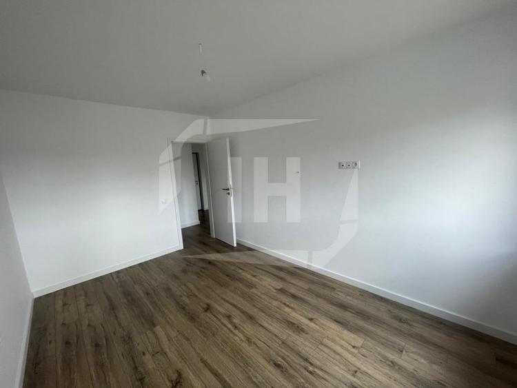Apartament cu 3 camere semidecomandat în Florești