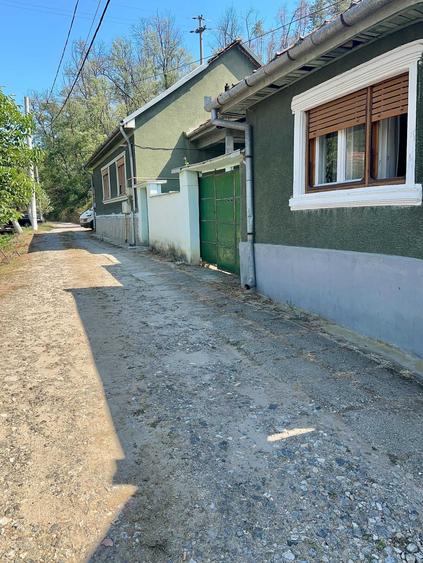 Casă cu 4 camere în Câlnic