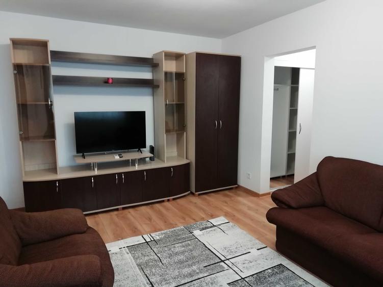 Apartament cu 2 camere semidecomandat în Policlinica