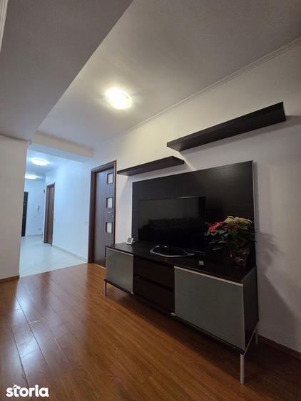 Apartament cu 3 camere semidecomandat, mobilat în Bucureștii Noi