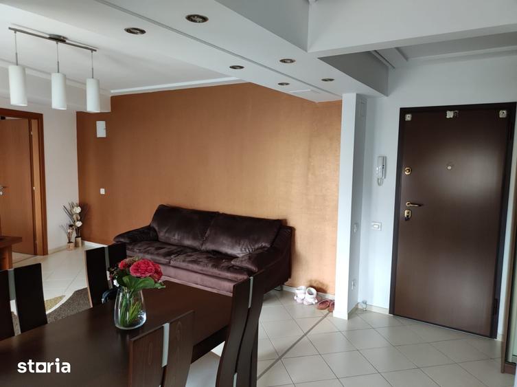 Apartament cu 3 camere în Decebal